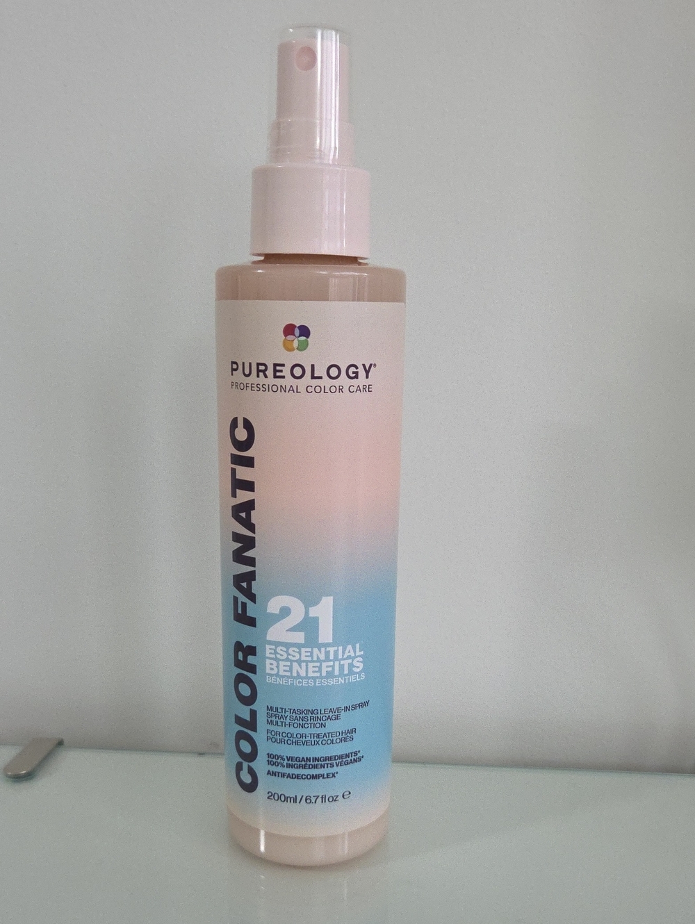 PUREOLOGY Color Fanatic Multi-tasking Leave In Spray (200 ml)